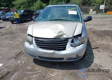 2005 Chrysler Town & Country Touring из США, поврежденный, VIN 2C4GP54L65R347521